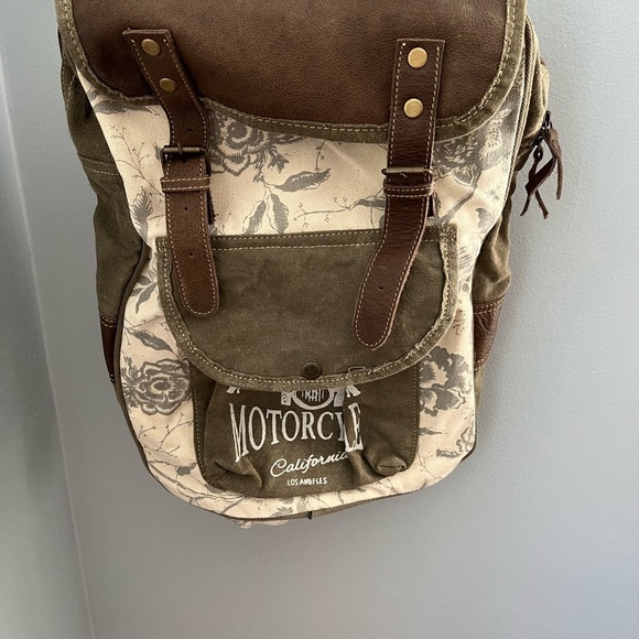 CLEA RAY BACK PACK CANVAS AND LEATHER FLORAL BEIGE AND GREEN COLOR - Picture 6 of 13